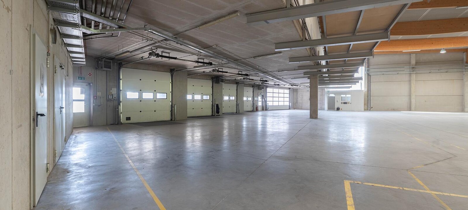4 Andockstationen mit Anpassbrücken