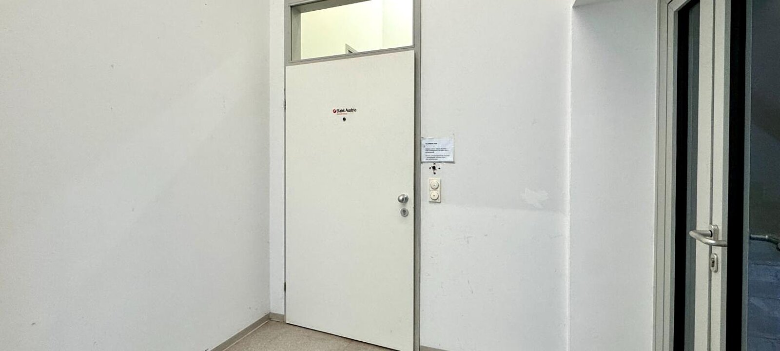 Eingangstüre zum Büro Eingangstüre zum Büro