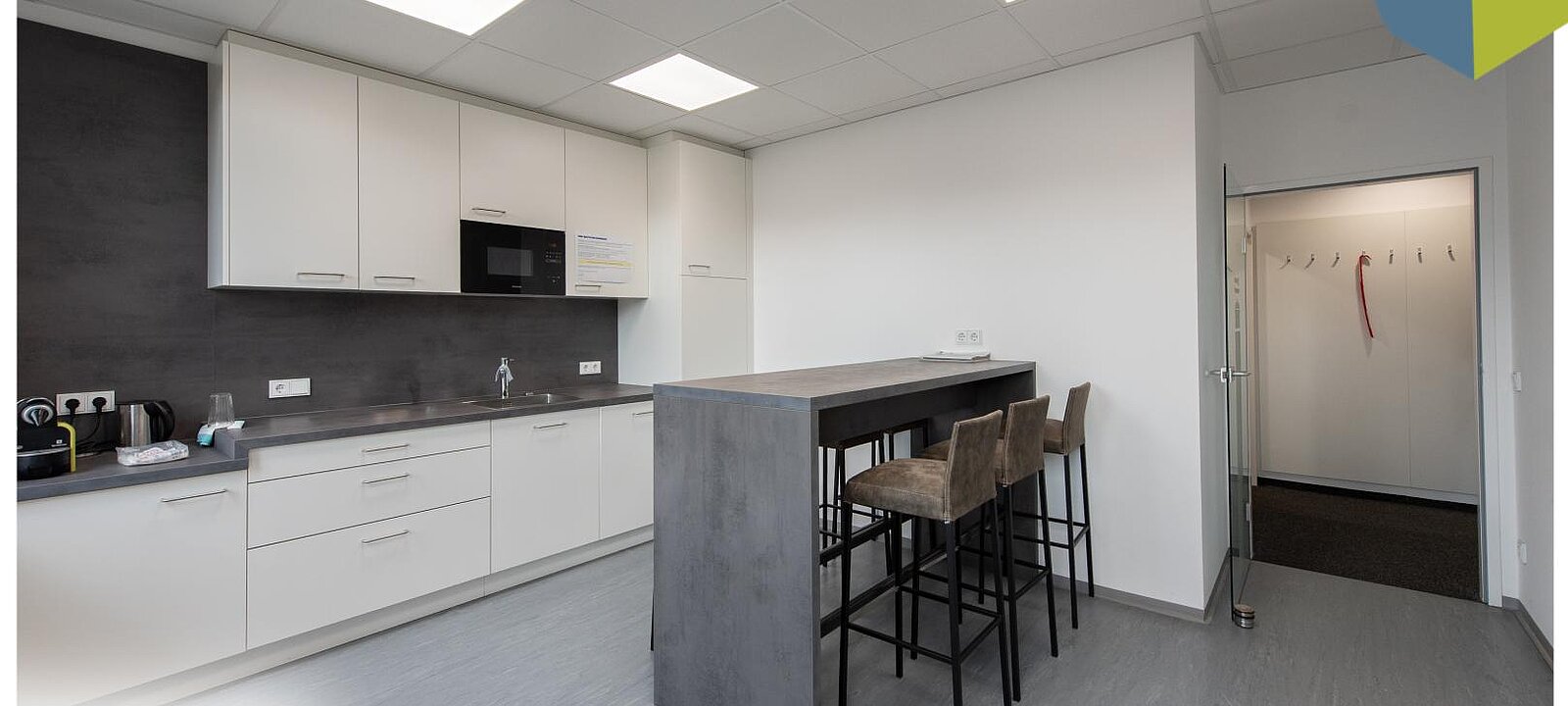 Küche mit Sitzgelegenheiten 3.OG