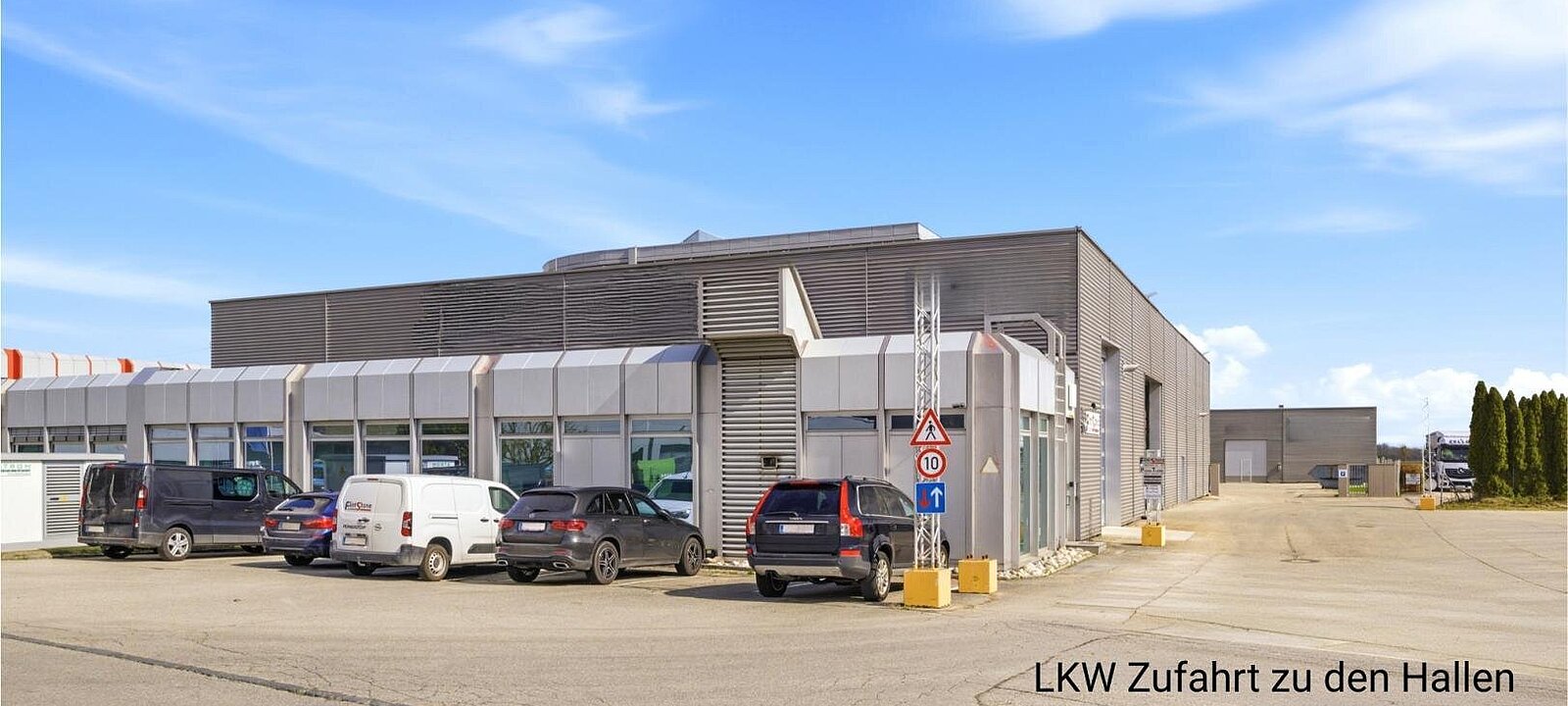 LKW Zufahrt zu allen Hallen LKW Zufahrt zu allen Hallen