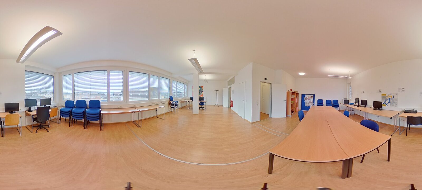insgesamt rund 235m² Nutzfläche