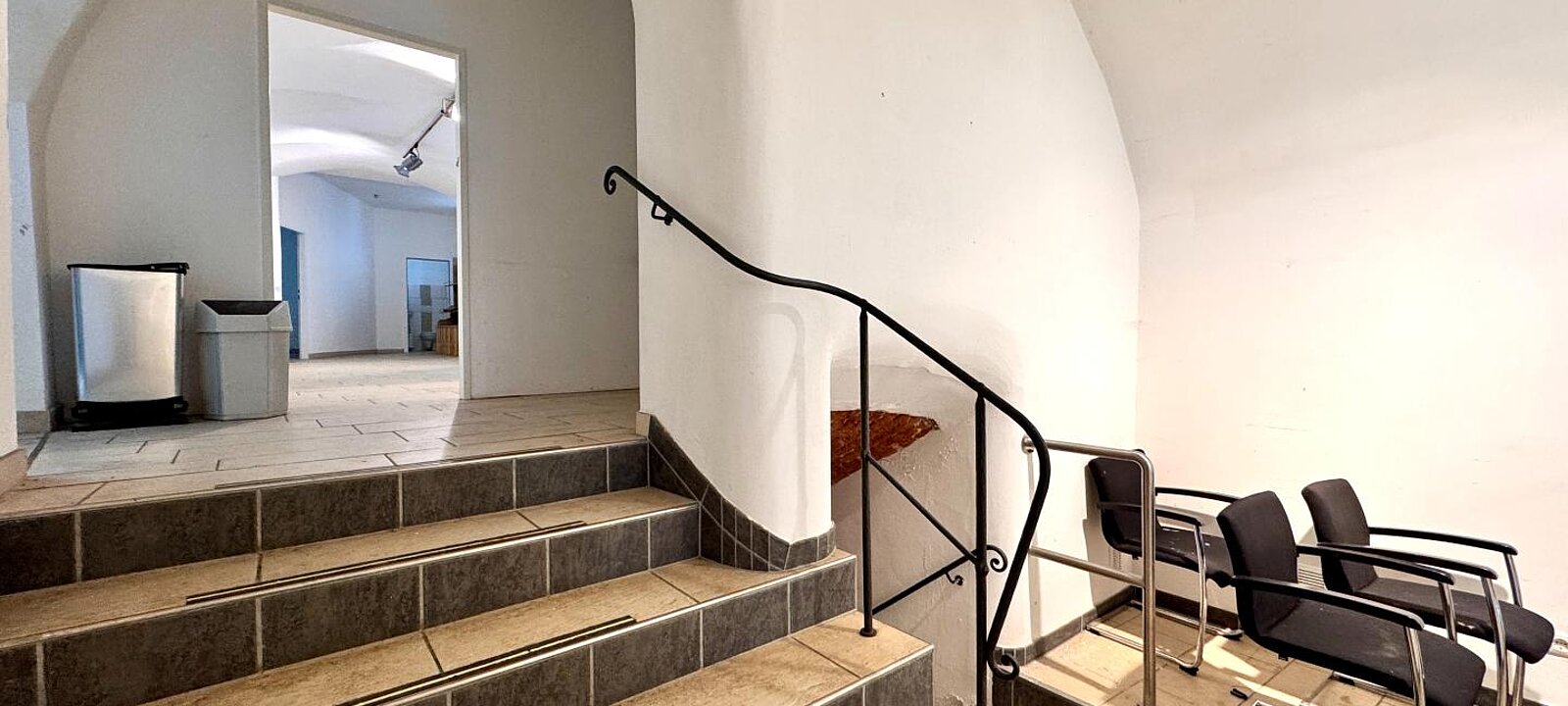 Treppe zu Verkaufsraum 2 Treppe zu Verkaufsraum 2