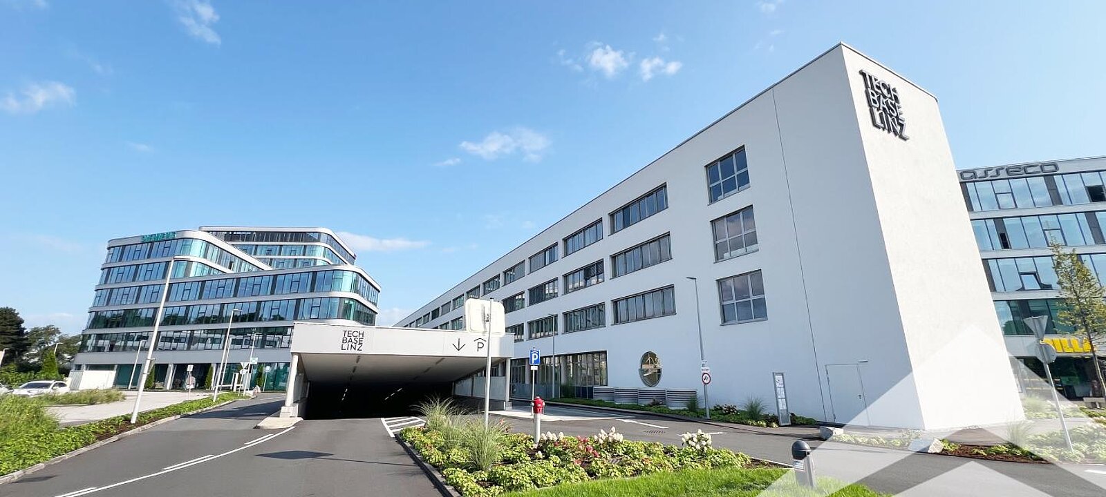 Ansicht Techbase BT 1 und TG Einfahrt