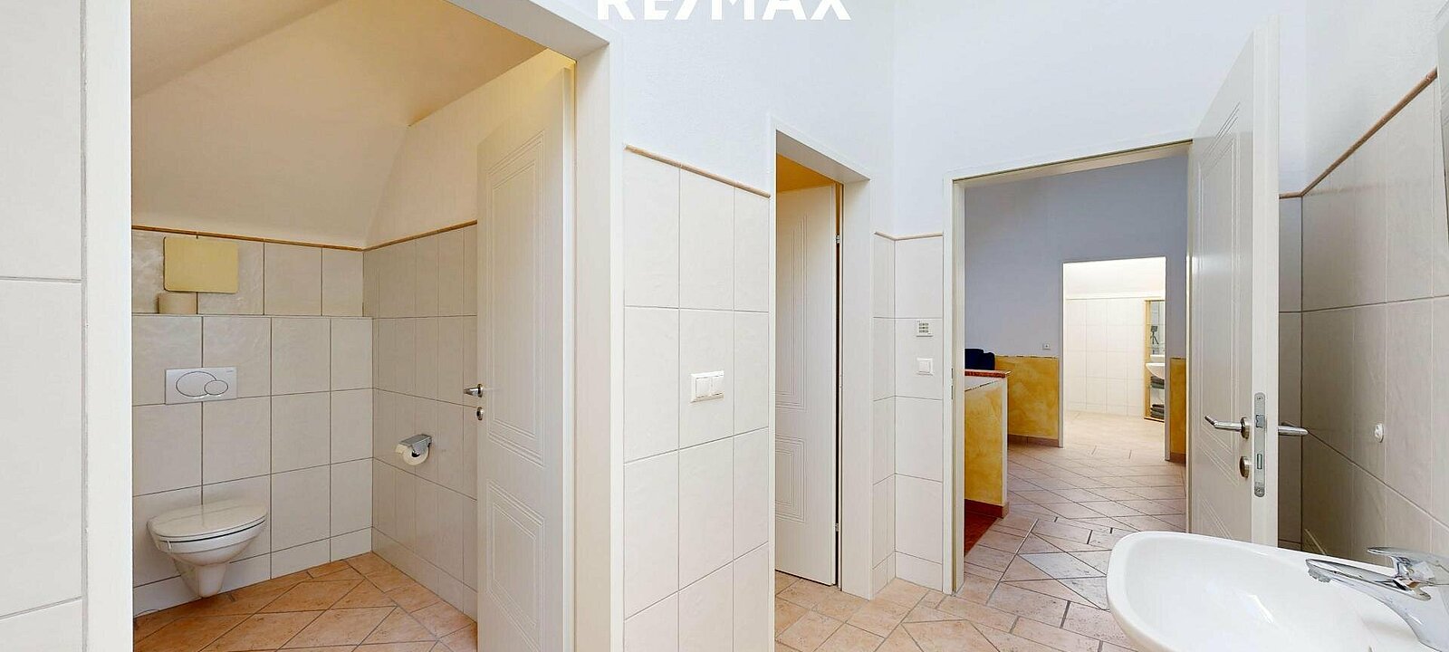 Ansicht 1 Sanitäranlagen im Dachgeschoss