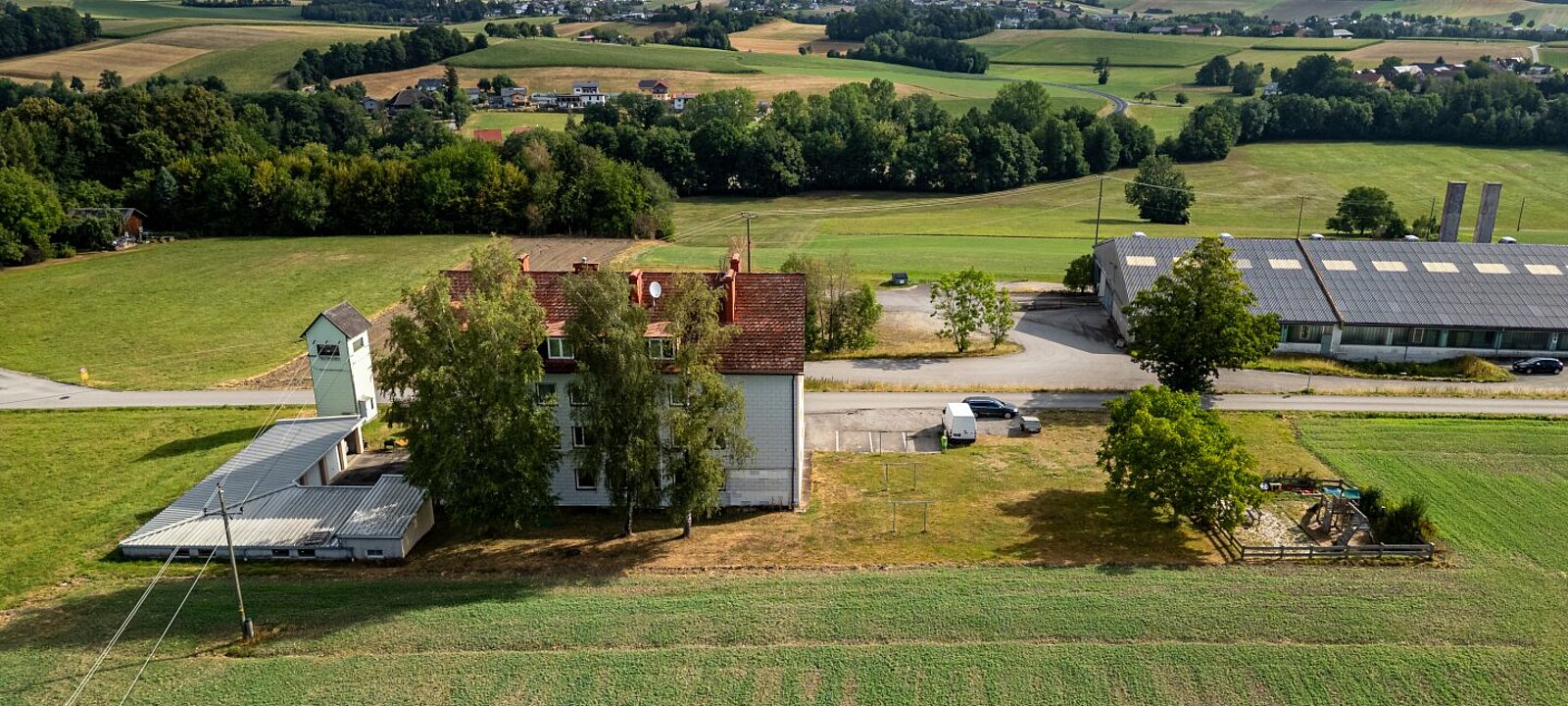 Zinshaus mit Spielplatz Zinshaus mit Spielplatz