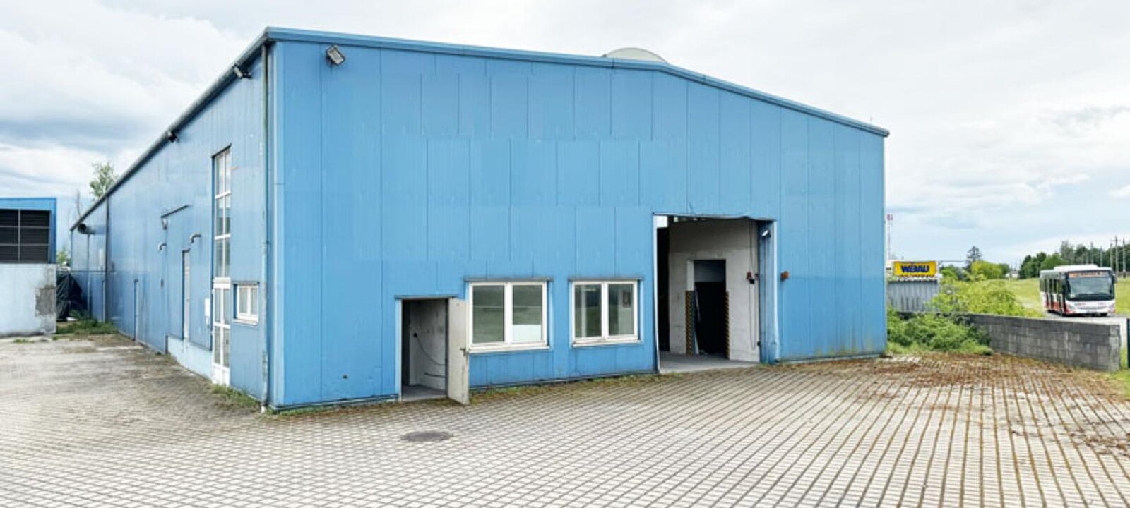 Kalthalle mit großer Freifläche Kalthalle mit großer Freifläche