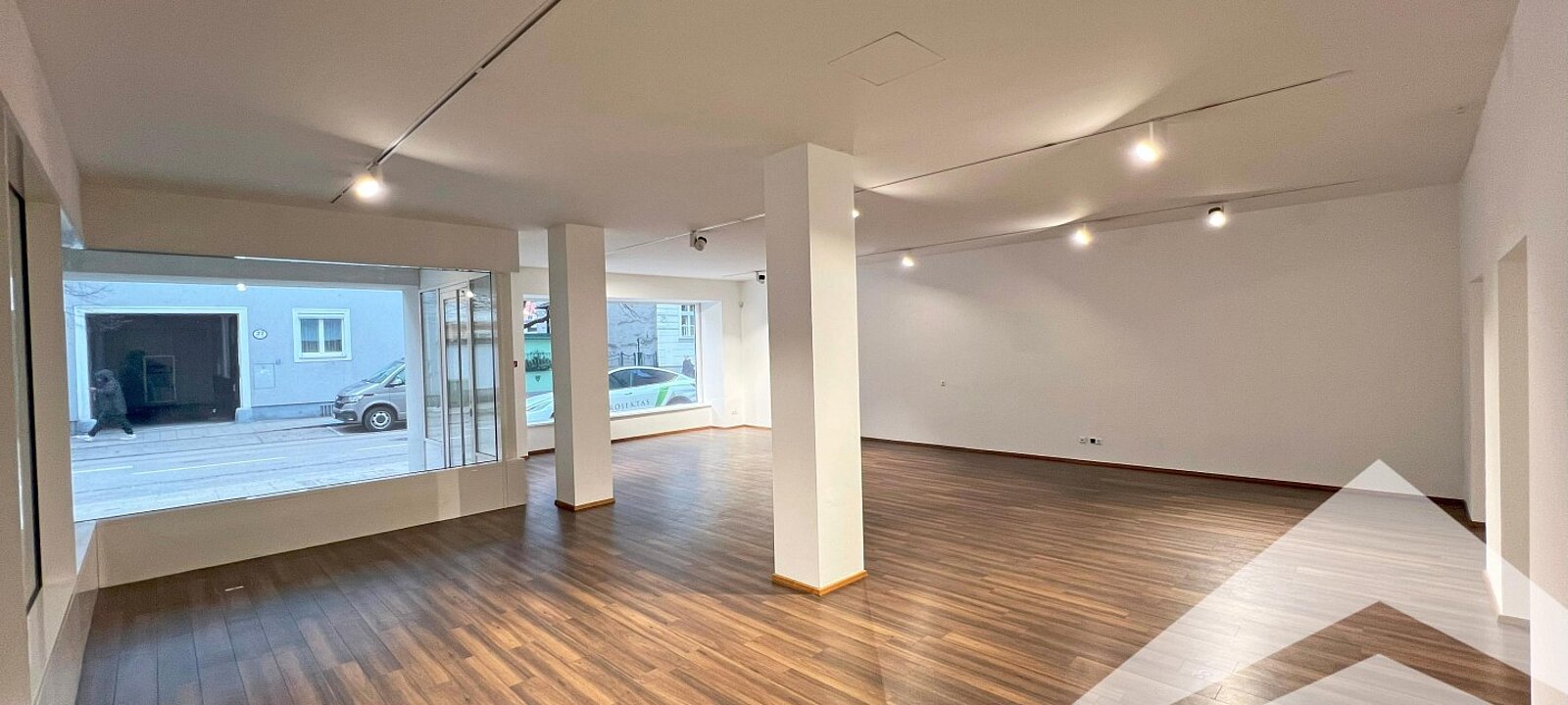 Geschäftslokal strassenseitig