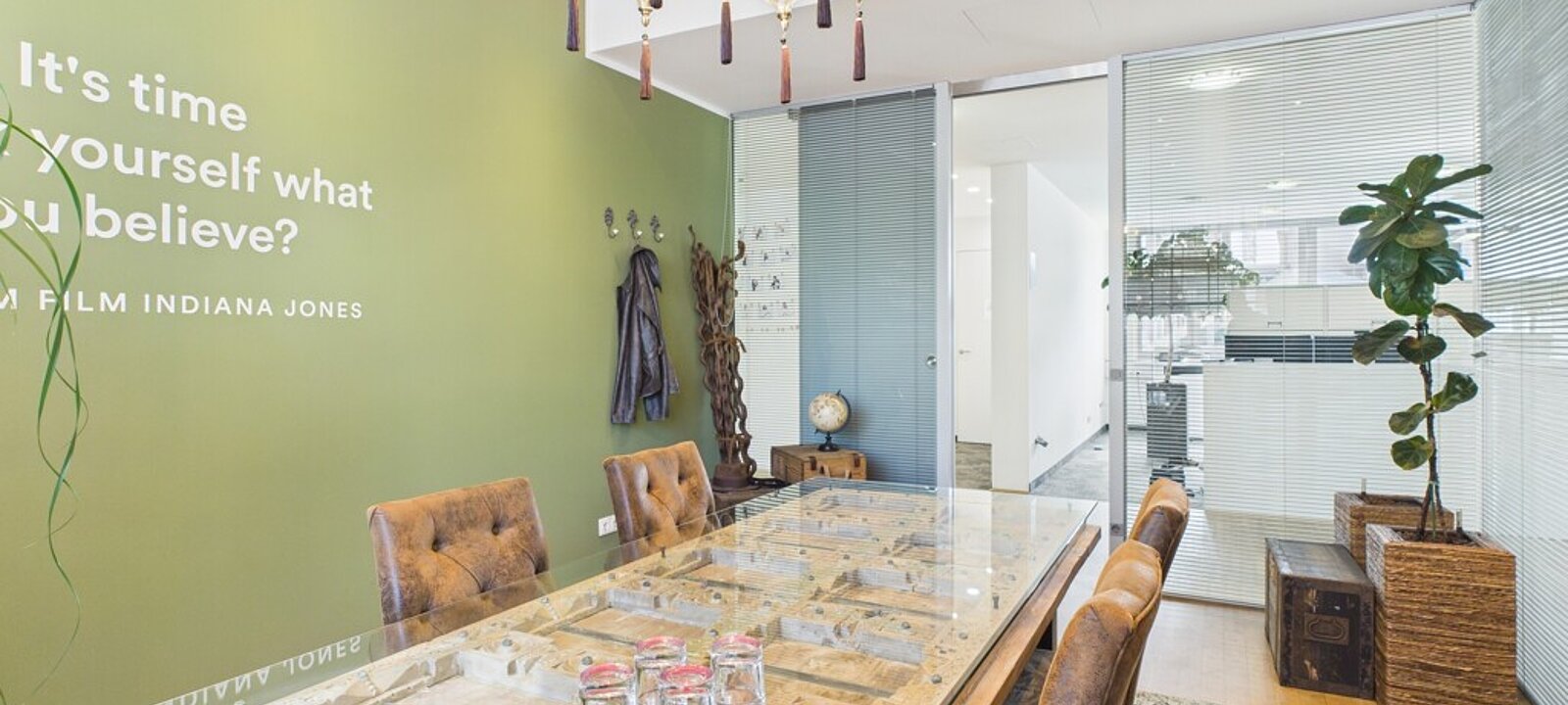 Indiana Jones Besprechungszimmer