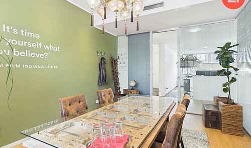 Indiana Jones Besprechungszimmer