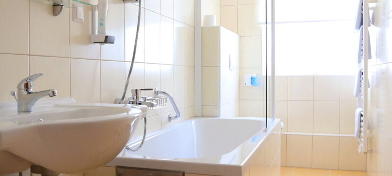 Zimmer / Badezimmer Zimmer / Badezimmer