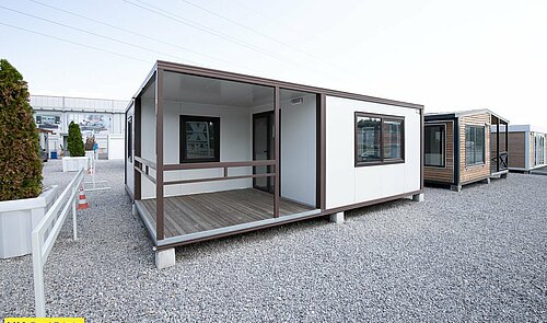 Aussenansicht - Moderner Bürocontainer mit Terrasse Badezimmer und Küche Miete Perwang am Grabensee