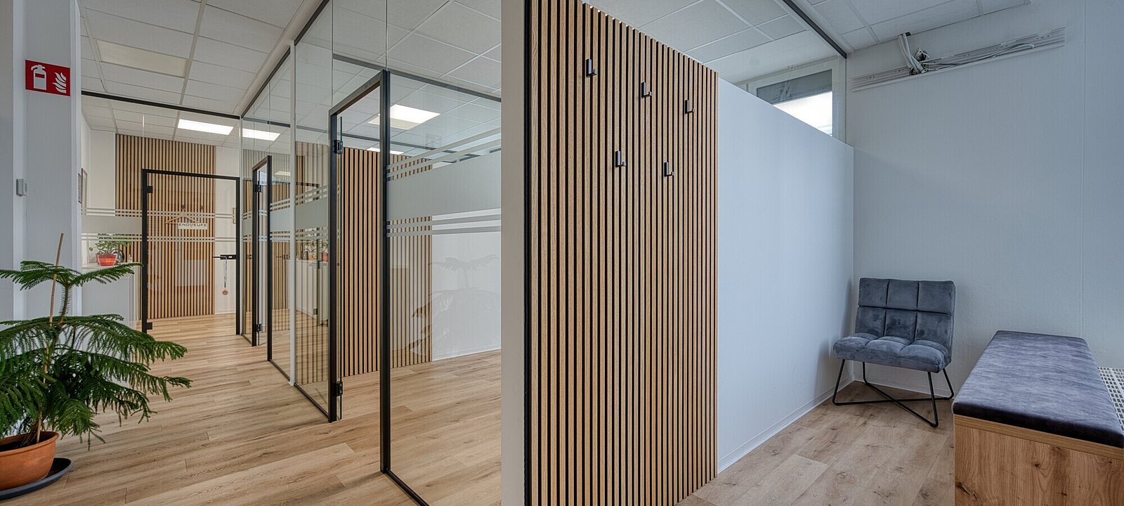 Wartebereich und Gang