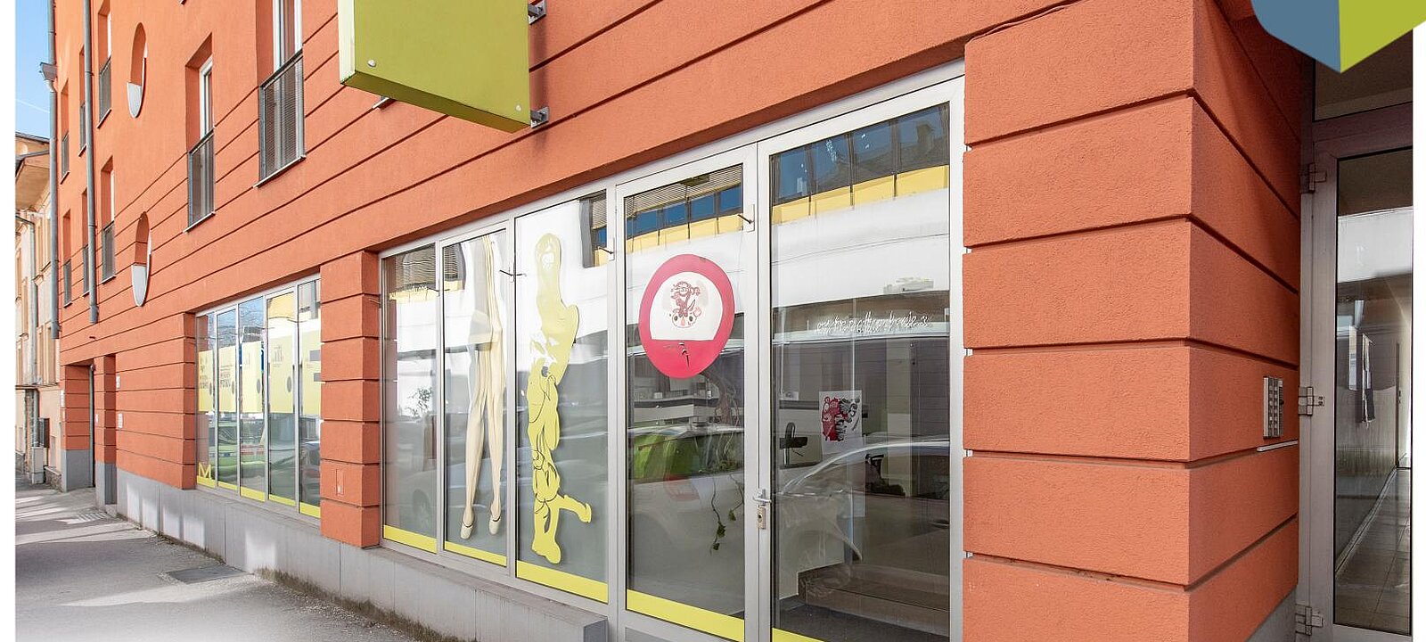 Straßenansicht des Geschäftslokals