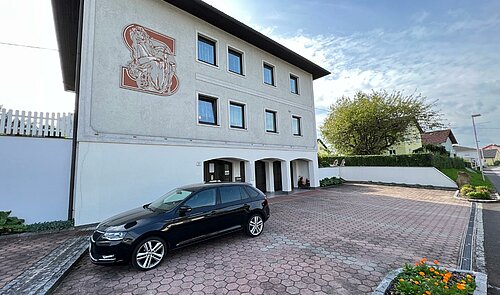 Außenansicht | 2-Stellplätze inkludiert