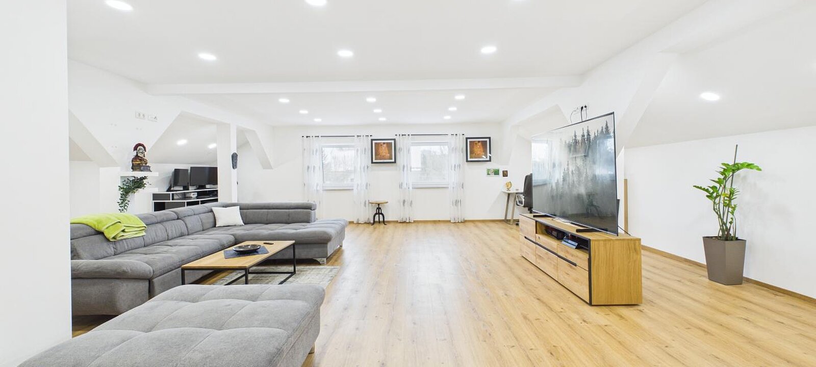 DG Wohnzimmer 1 DG Wohnzimmer 1