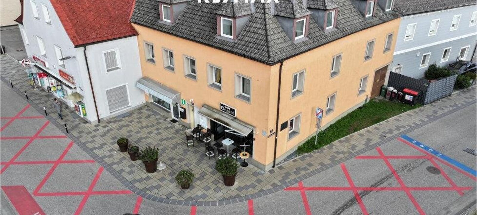 Drohnenansicht von Markt