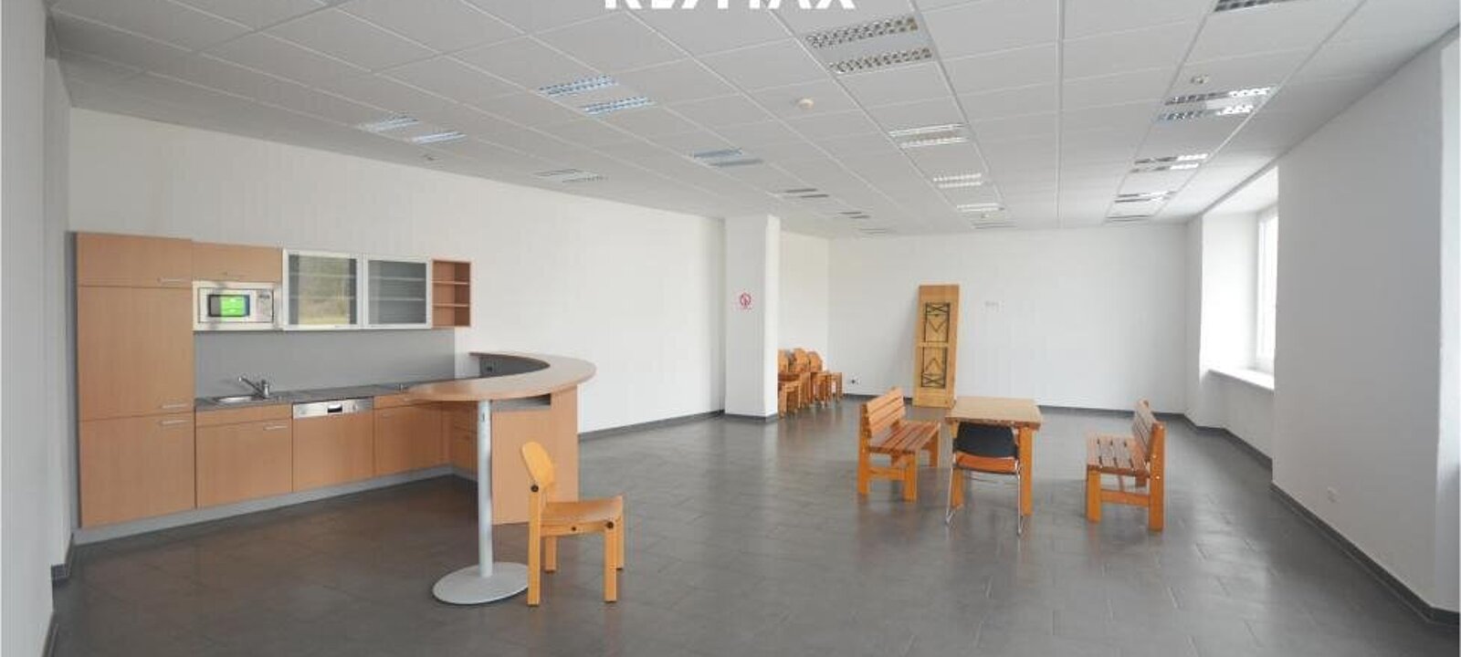 Aufenthaltsraum im EG mit Küche