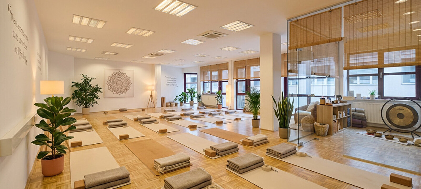KI_Visu_Symbolbild_DametzstrTop3.02_YOGASTUDIO KI_Visu_Symbolbild_DametzstrTop3.02_YOGASTUDIO