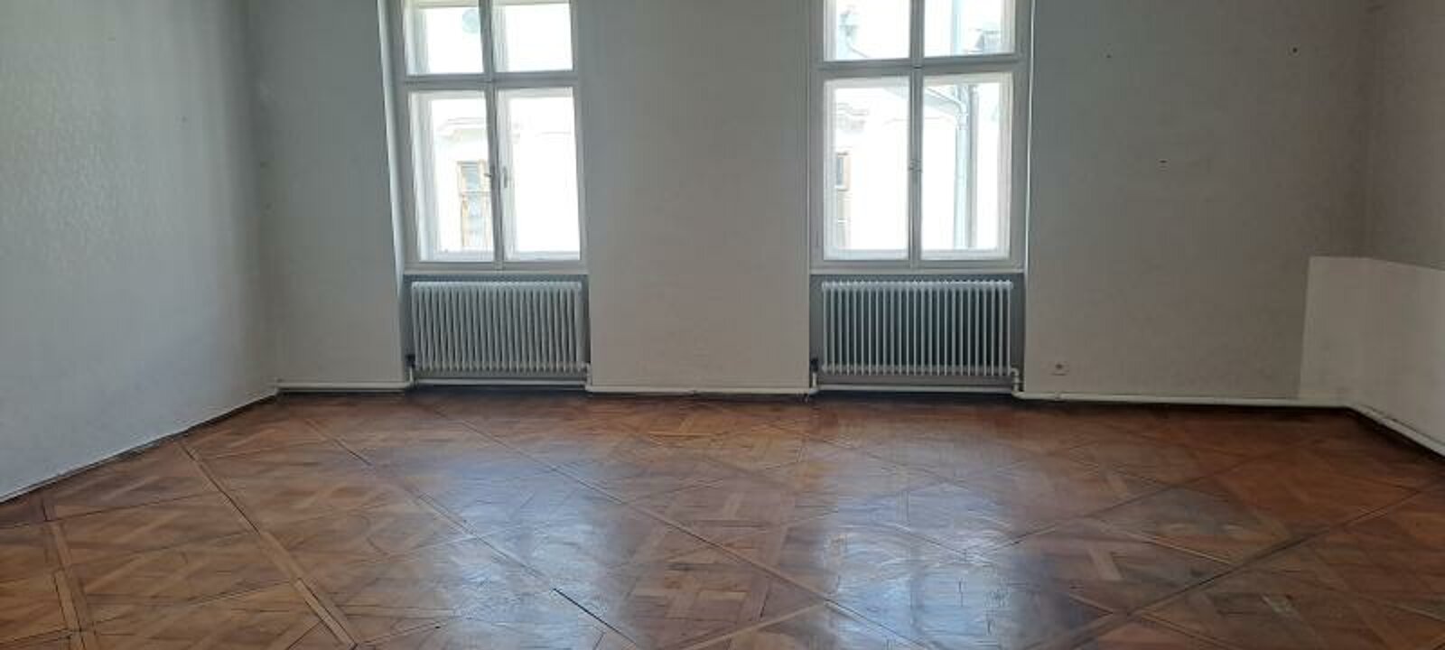 Altst.Zimmer mit 2 Fenster.jpg