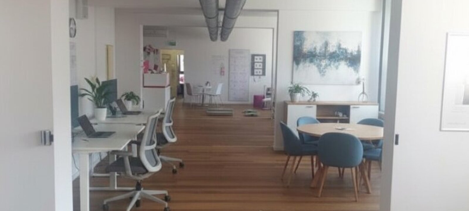 Trainingsraum 2 mit KI Beispielmöblierung