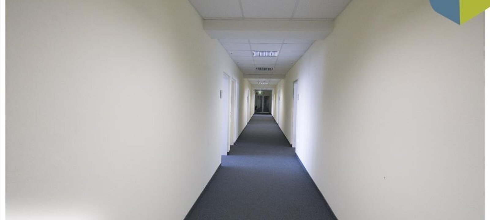 Gang zu den Büros Gang zu den Büros