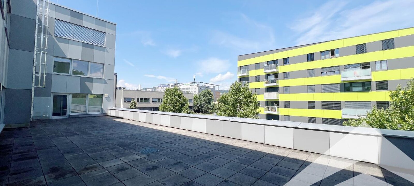 Terrasse bei Sozialbereich