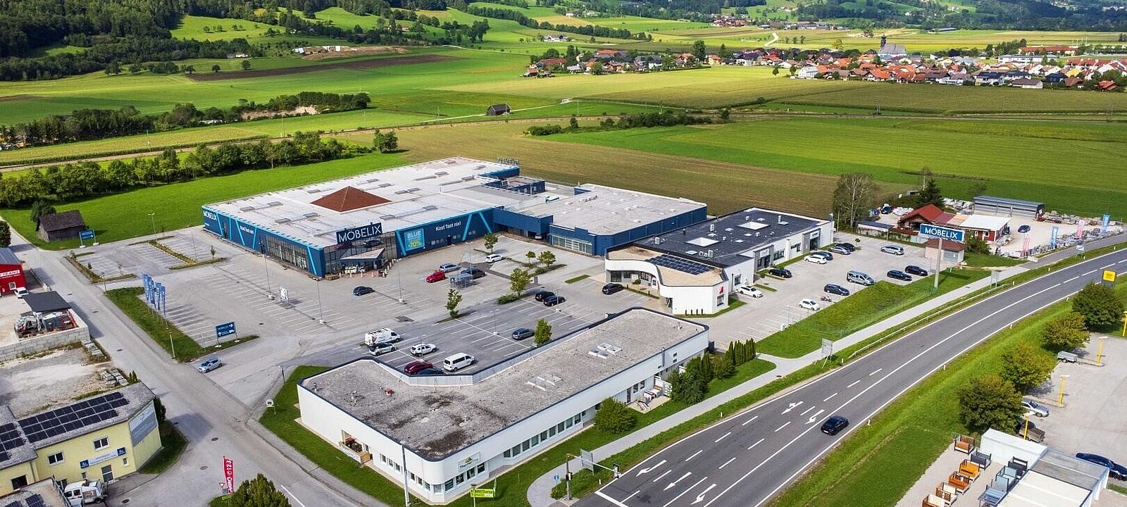 im runderneuerten Michelpark direkt an der B138 im runderneuerten Michelpark direkt an der B138