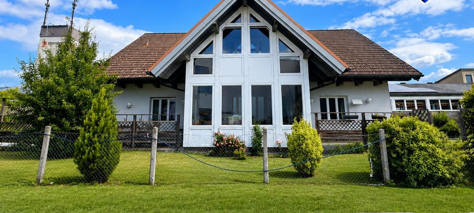 Gewerbeliegenschaft mit hochwertigem Wohnhaus