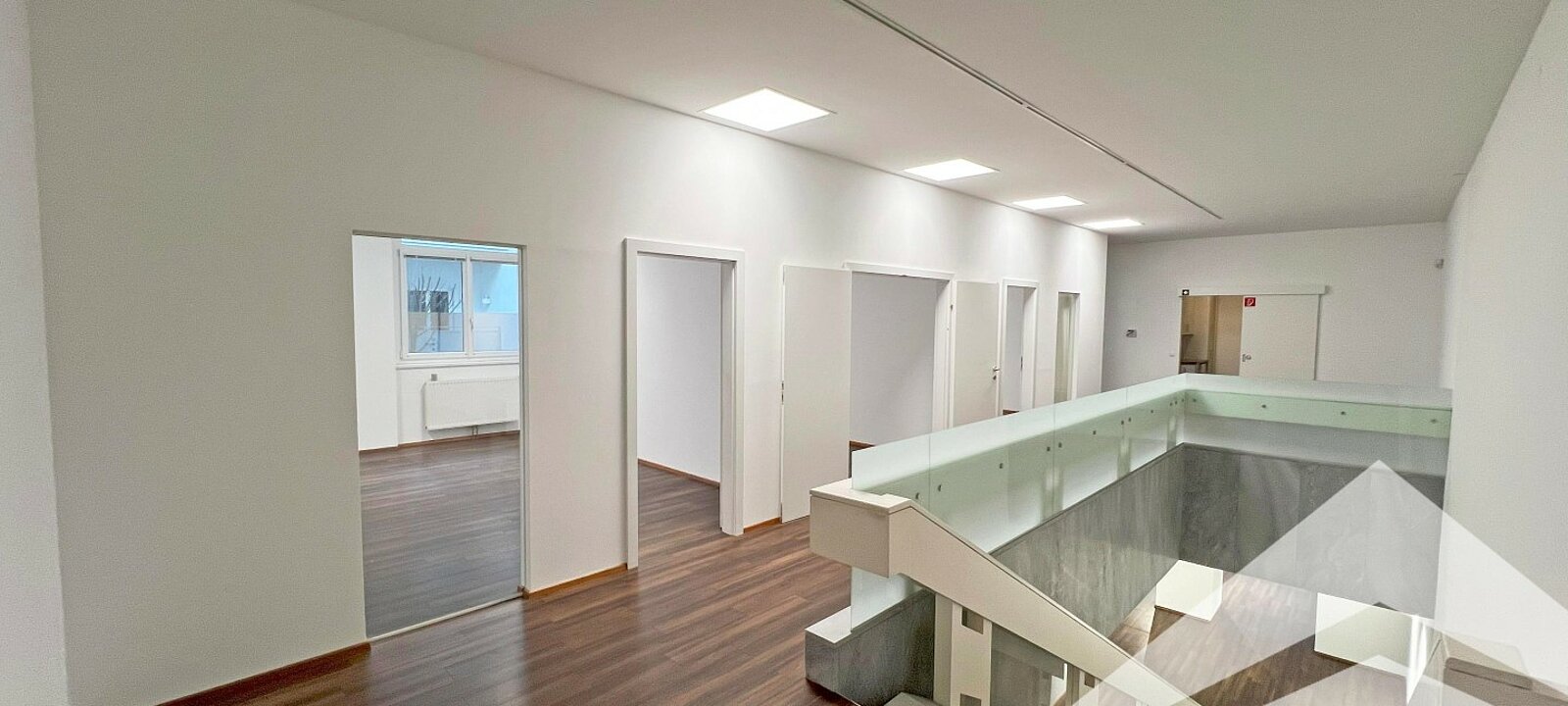Stiege und Gang Büro 1. OG