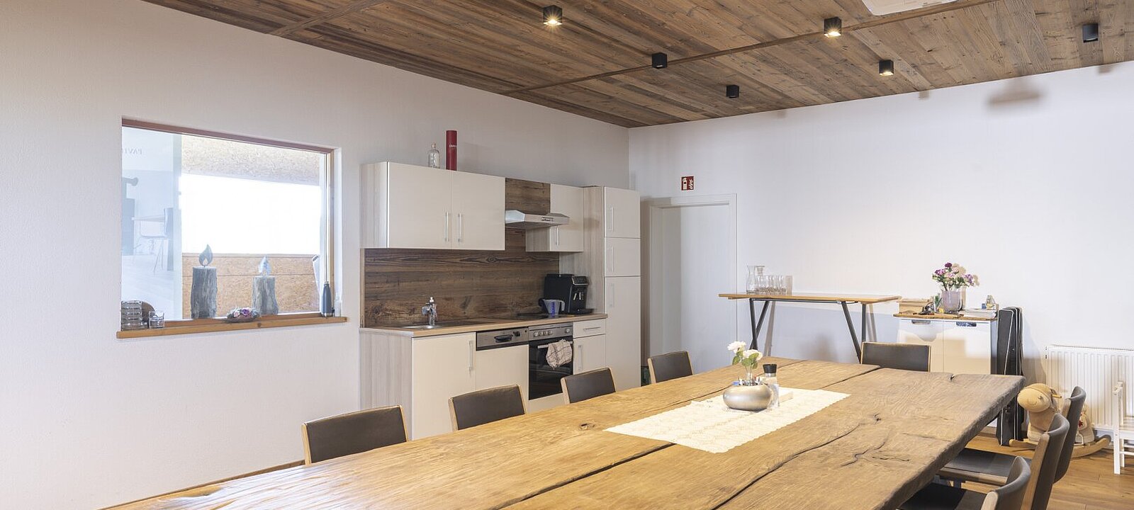 OG Küche-Aufenthalts- und Besprechungszimmer