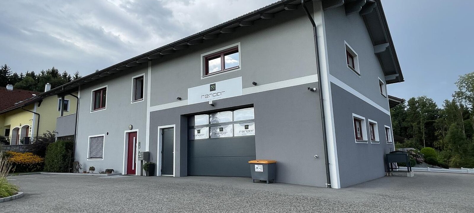 Garage.