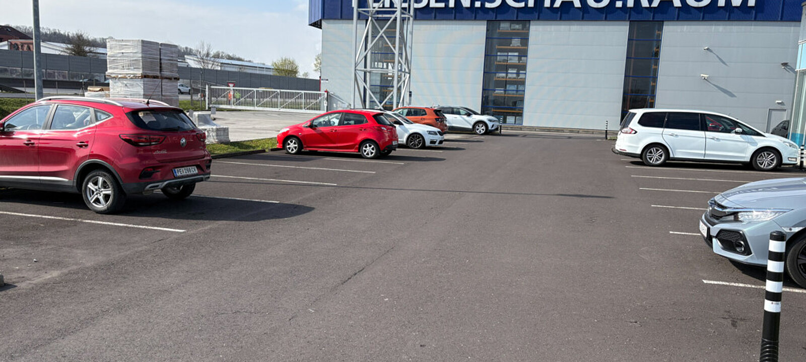 Mitarbeiterparkplätze