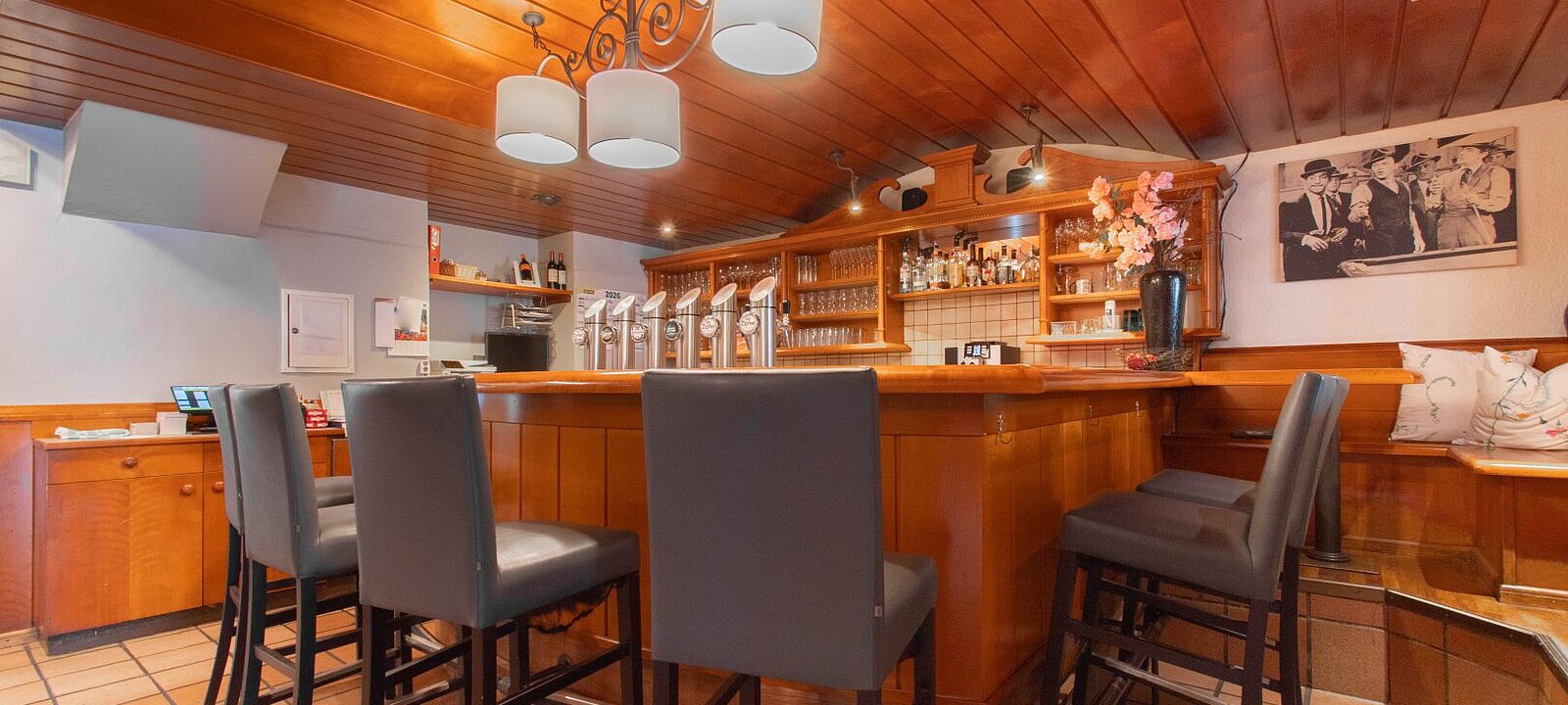 Bar EG