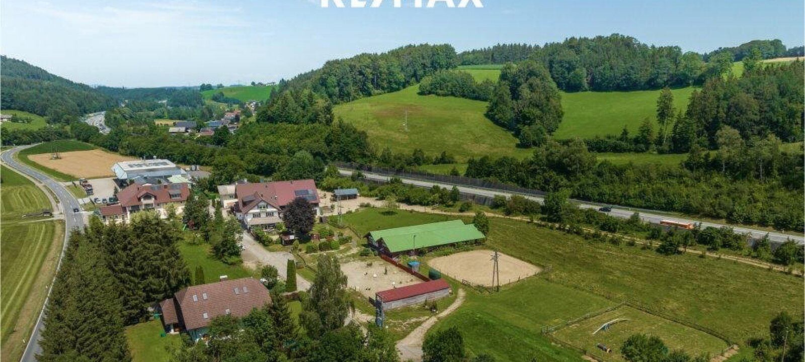 Ansicht 1 Grundstück mit Reitplatz Ansicht 1 Grundstück mit Reitplatz