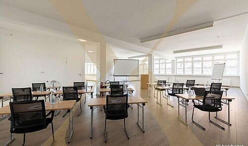 Schulungsraum - KI möbliert