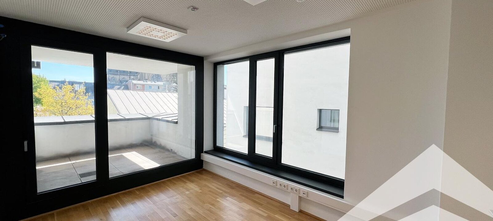 Ansicht Büro Bestand mit Loggia