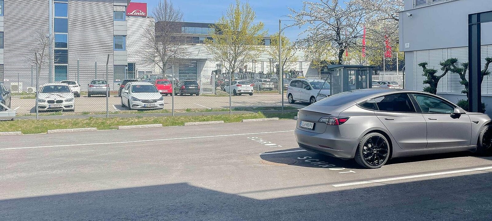 Parkplätze direkt vor dem Objekt