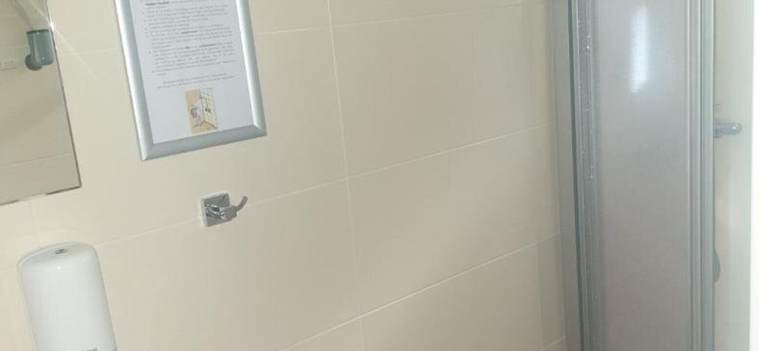 Sanitär Dusche Garderobenraum